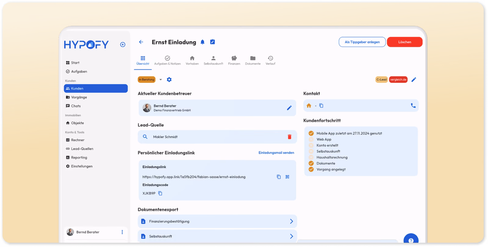 Kundenakte im HYPOFY-CRM: Kundenbetreuer, Lead-Quelle, persönlicher Einladungslink mit Code und Dokumentenexport, rechts der Kundenfortschritt mit abgehakten Schritten