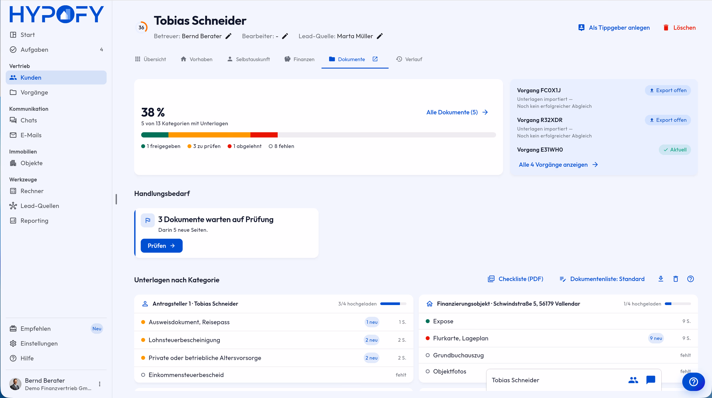 Dokumentenübersicht im HYPOFY-CRM: 38 Prozent Fortschritt, drei Dokumente warten auf Prüfung, Abgleich-Stand dreier Europace-Vorgänge und Unterlagen nach Antragsteller und Objekt